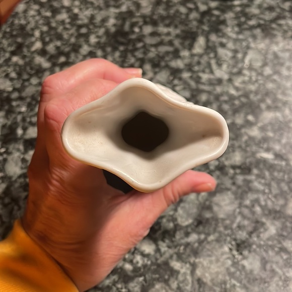 Vintage British Heritage Collection White
Porcelain Vase by Portmeirion England - Picture 4 of 4